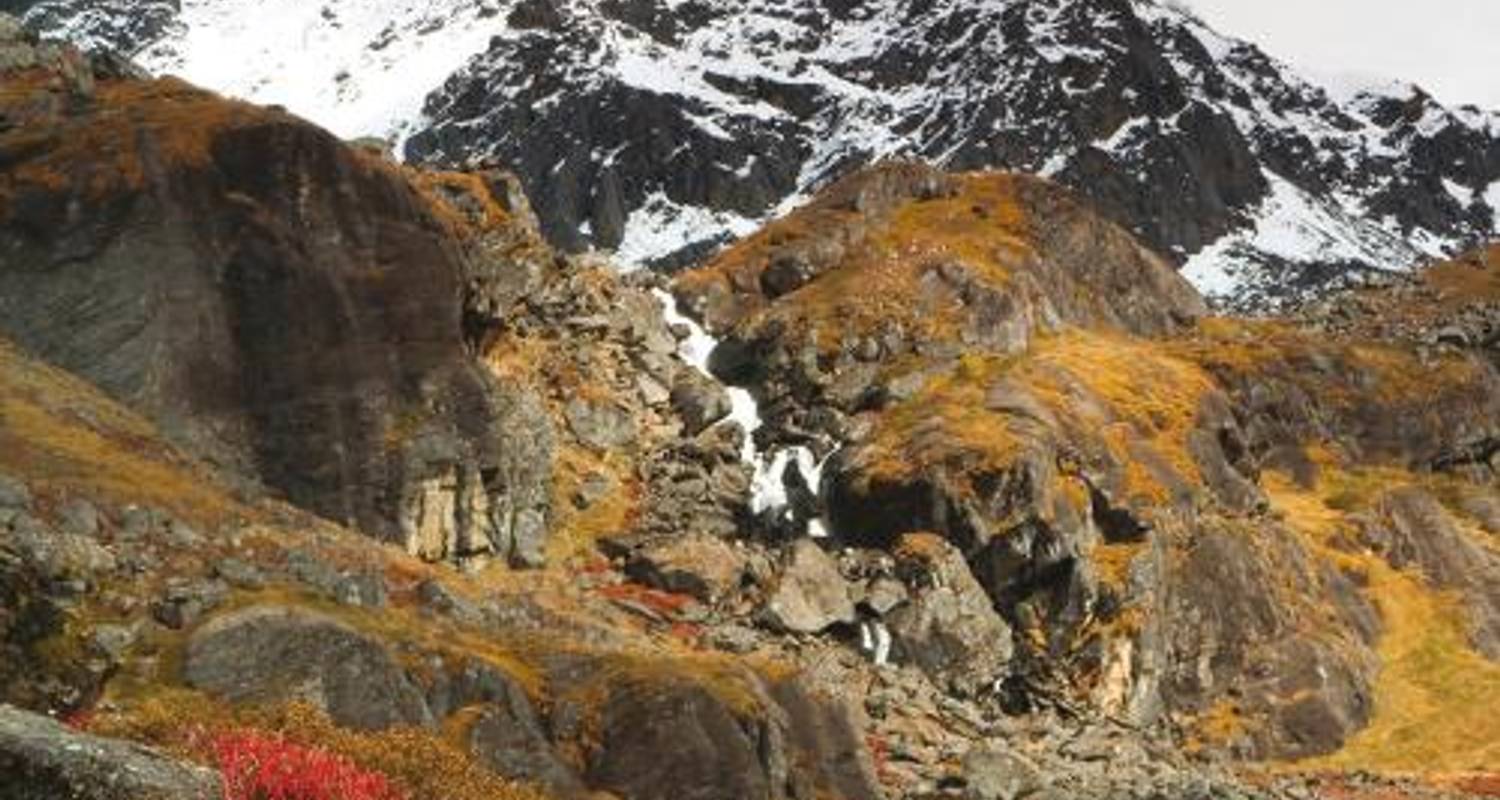 Langtang & Gosainkund Lakes Trek - World Expeditions
