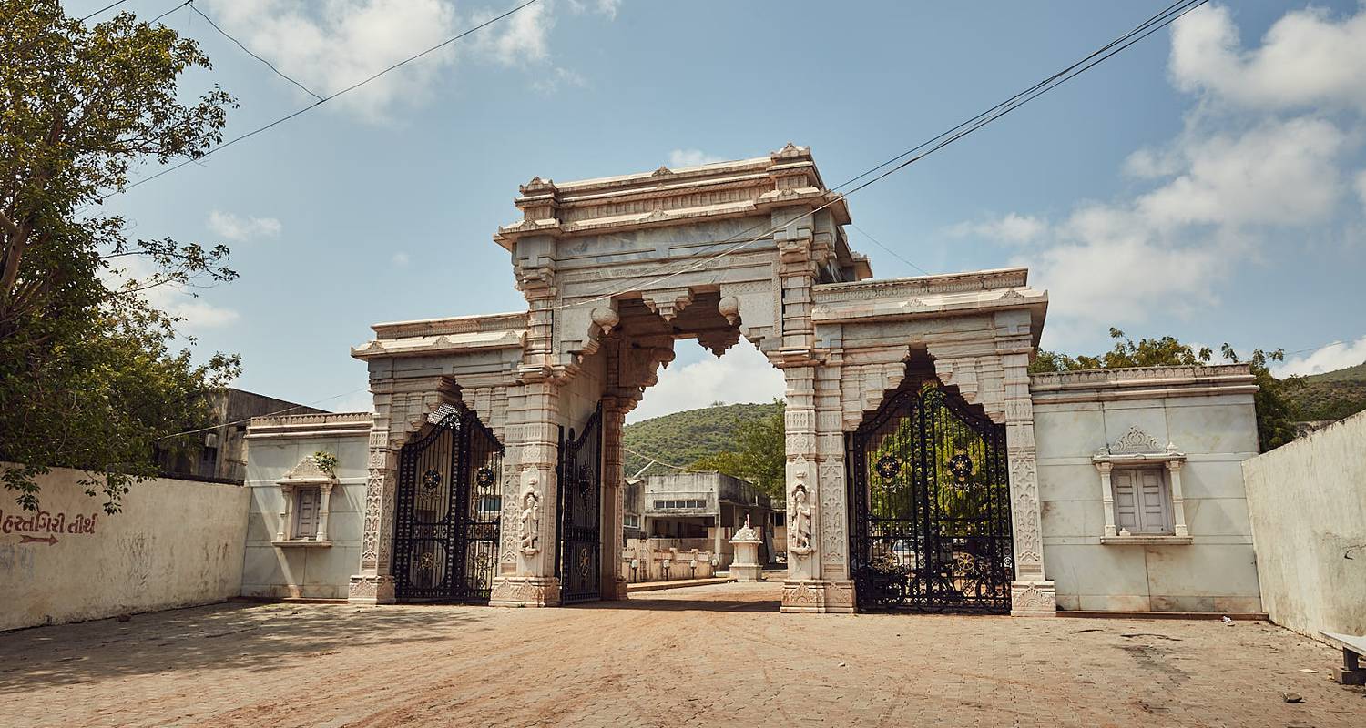 Goddelijke heuvels en tempels: Palitana Jain Tempel trektocht - Agora Voyages OPC Pvt Ltd