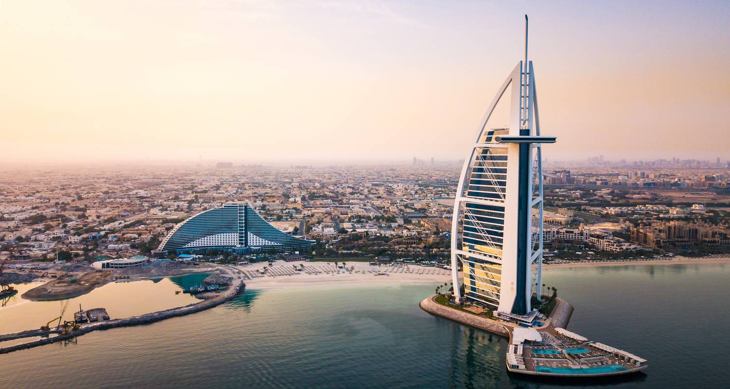 Circuitos en Emiratos Árabes Unidos para personas mayores
