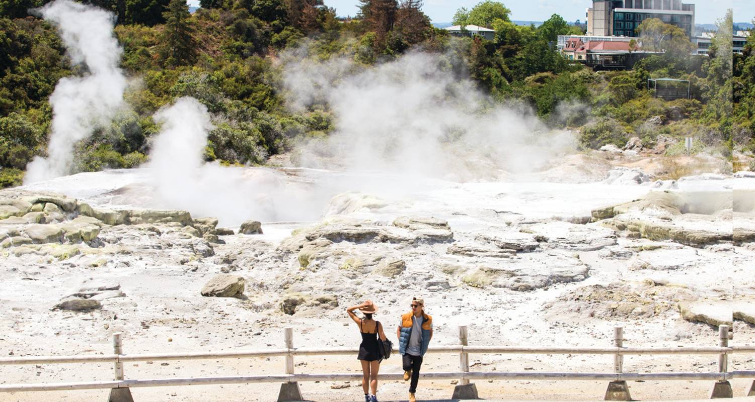 Kiwiana Panorama (Summer, Start Queenstown, End Auckland, 14 Days) - Contiki