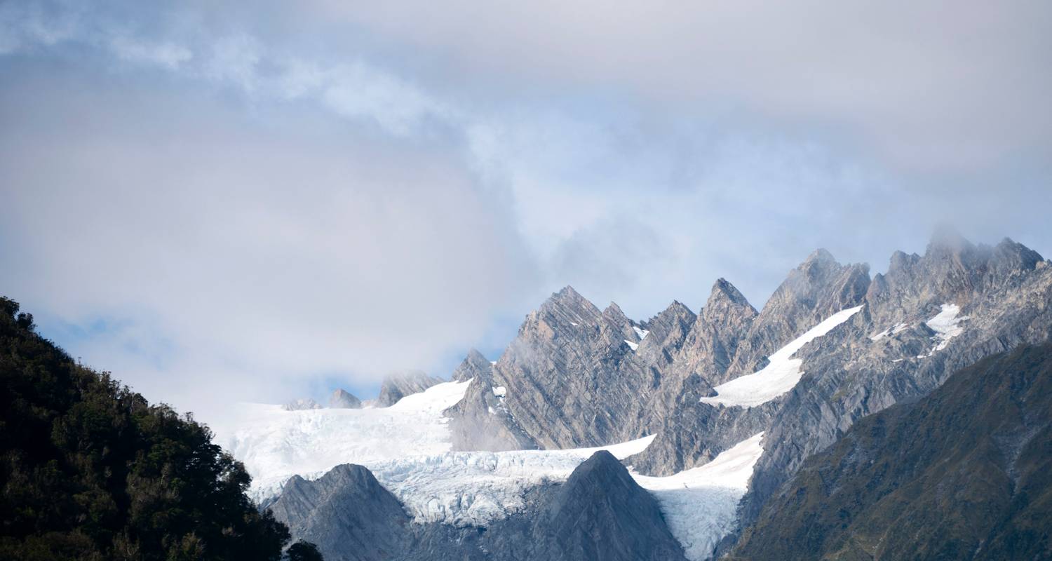 New Zealand Encompassed: Harbours & Houseboats - G Adventures