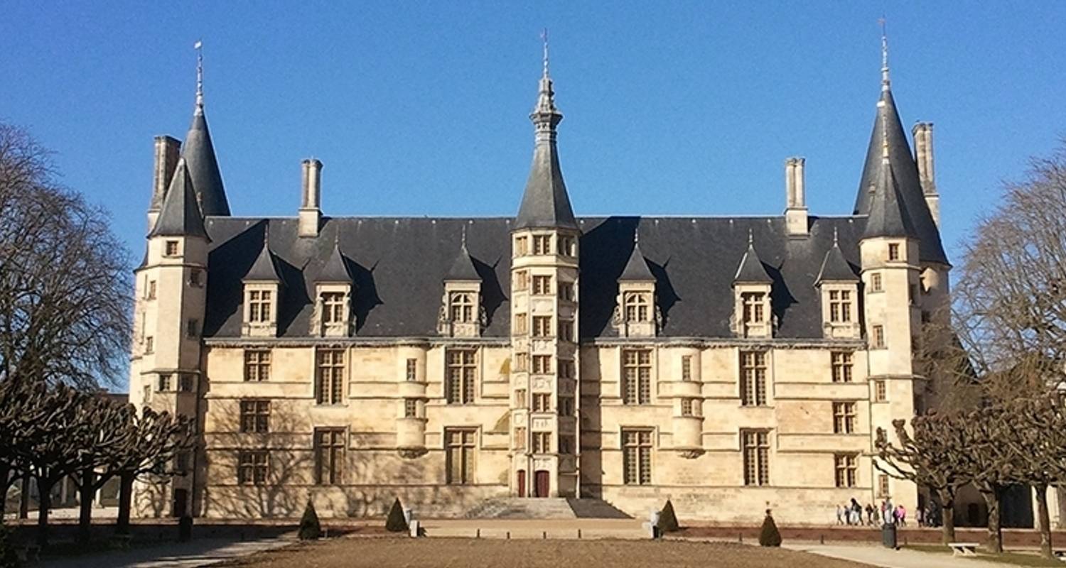 Discover the Loire Canal In the heart of France, charming cities reveal their secrets (11 destinations) - CroisiEurope River Cruises