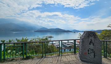 Private 3-Day Tour with Premium Hotels: Sun Moon Lake, Alishan Forest Park, Lukang Old Town