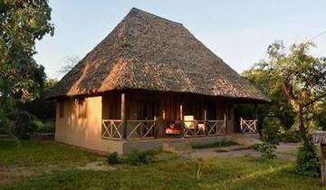 Le meilleur safari de deux jours à Selous (Nyerere) avec transfert en avion depuis Zanzibar, safari en bateau et visite d\'un village masaï – Accompagné par notre guide expert local circuit