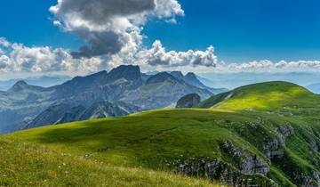 4 Days Self Guided in Interlaken: Peaks, Lakes & Paragliding Thrills