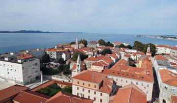 Au départ de Drvenik : Circuit de 5 jours en Dalmatie centrale. Des destinations emblématiques de la côte adriatique ! Visitez Split, Trogir, Sibenik, Zadar, Klis et Salona. Sites de l\'UNESCO et villes anciennes. Beaucoup d\'histoire, d\'architecture … circuit