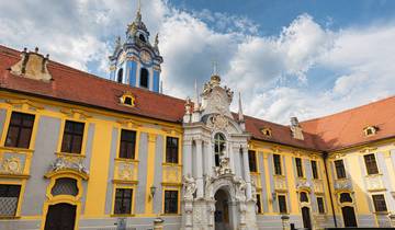 A lo largo del Danubio Azul: desde Salzburgo, la ciudad de «Sonrisas y música», hasta Viena y Budapest | En bici y en barco