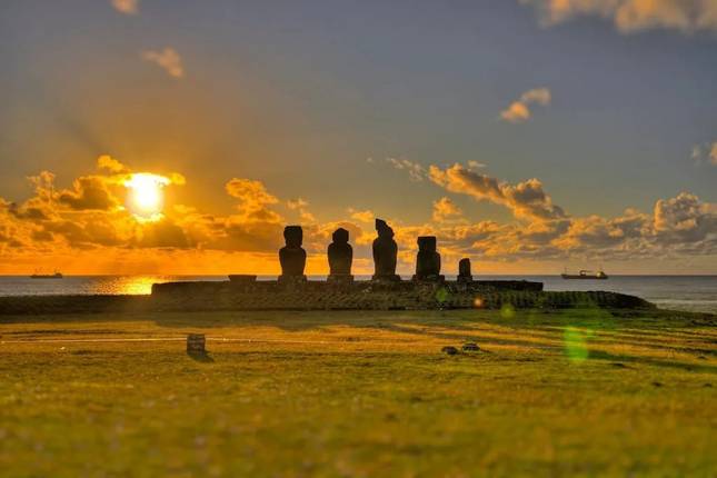 7 Day Easter Island Expedition: Moai, Volcanoes & Culture