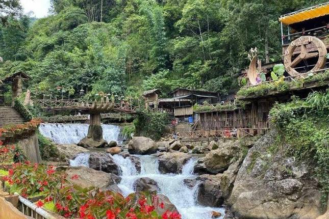 Sapa 3 Days 2 Nights Trekking Tour From Hanoi (2 Nights in Hotel)