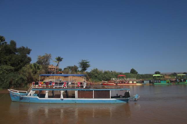 Tsiribihina River trip to the famous Tsingy conquest