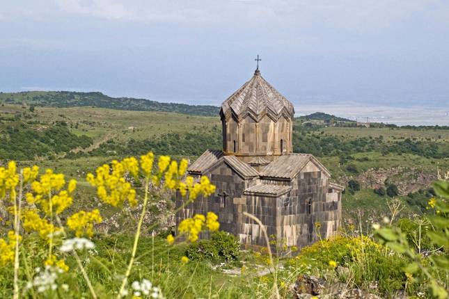 Discover the Land of Apricots on Foot