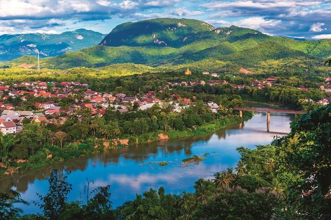 Cultural Gems and Vibrant Delights: A Trip to Yunan, Laos and Guangzhou Tour