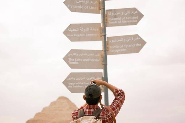 Giza Pyramids & sphinx and Sakkara Tour