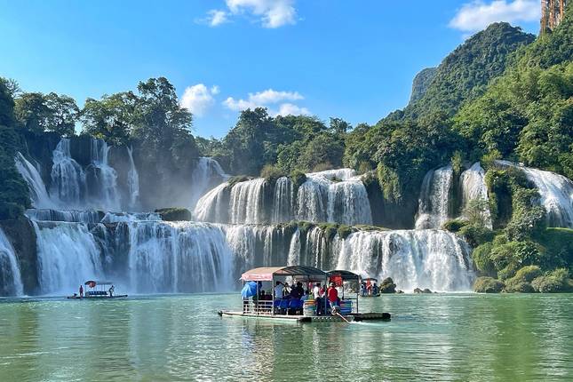 Ba Be Lake & Ban Gioc Waterfall Tour 3 Days - Private Tour