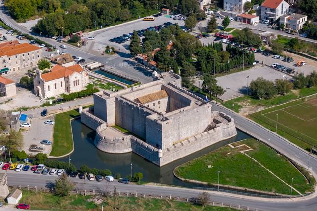 Croatia, Bosnia and Slovenia (17 destinations)