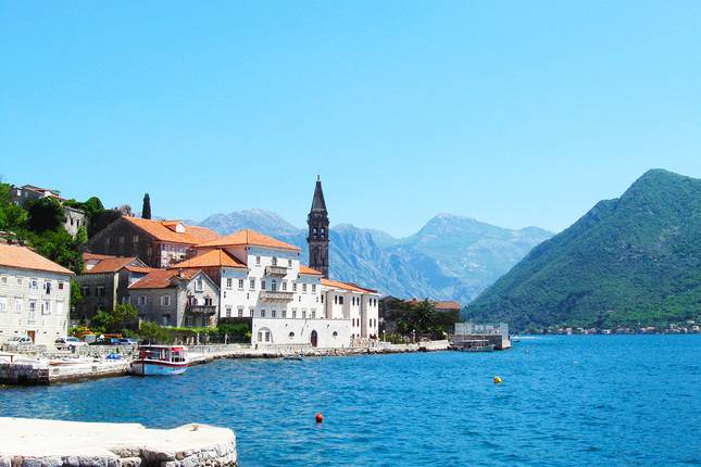 Montenegro ─ Green Mountains, deep Lakes and the Sea