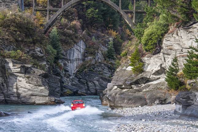 Auckland to Queenstown Youth Adventure - 17 days