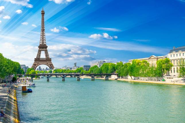 Les petits joyaux de la Seine : Entre escales bucoliques et rivages royaux La Seine majestueuse à bord d'un bateau à aubes (croisière de port en port) circuit