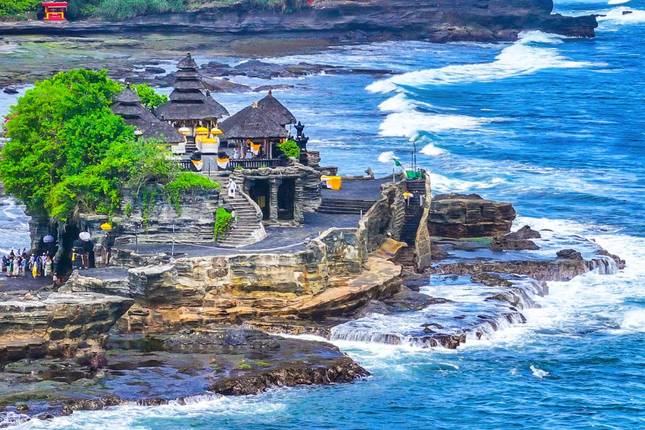 Personalized 14-Day Indonesia Family Holiday, Daily Start & Private Car