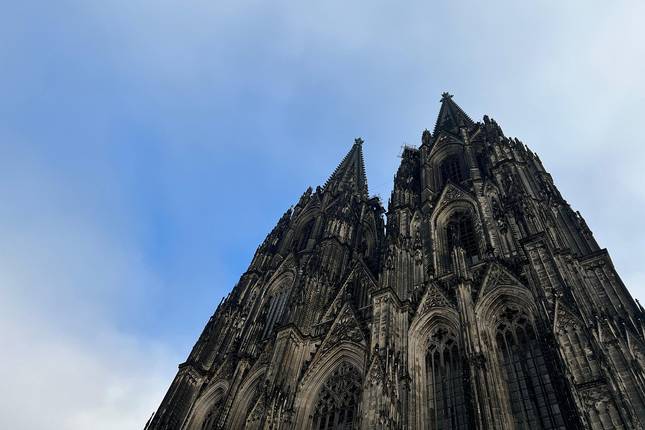 10 Days of Canals, Castles & Culture by Train: Cologne, Brussels & Amsterdam Adventure