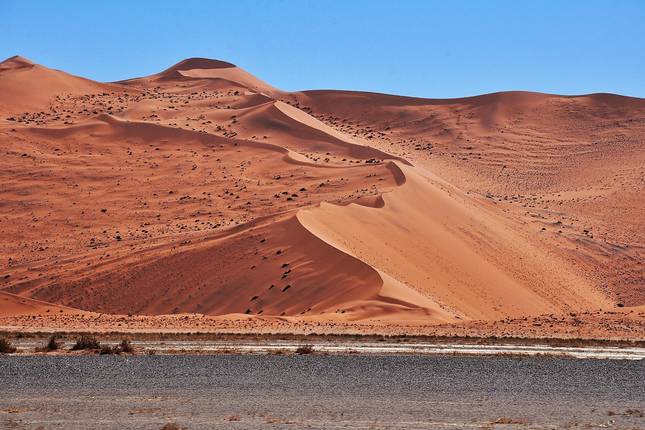 7-Day Namibia Highlights Tour: Dunes, Coast & Safari