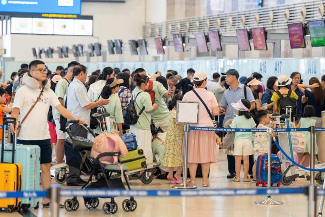 VIP Fast Track Service covering immigration procedures at Noi Bai Airport, Hanoi | Vietnam