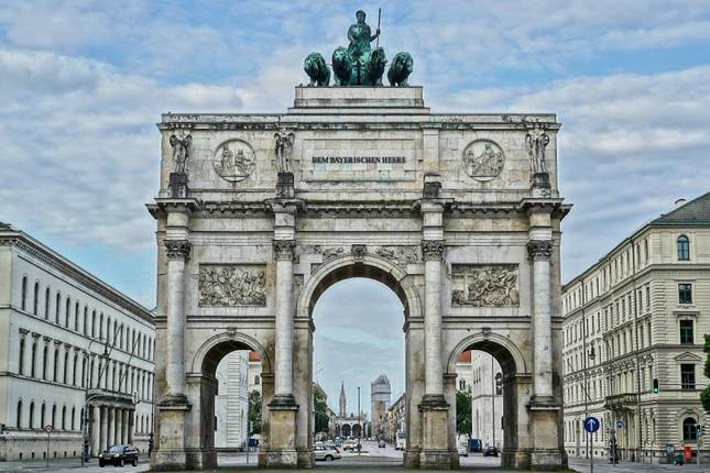 7 Days in Munich, Vienna & Prague by Train: Castles, Culture & Scenic Escapes