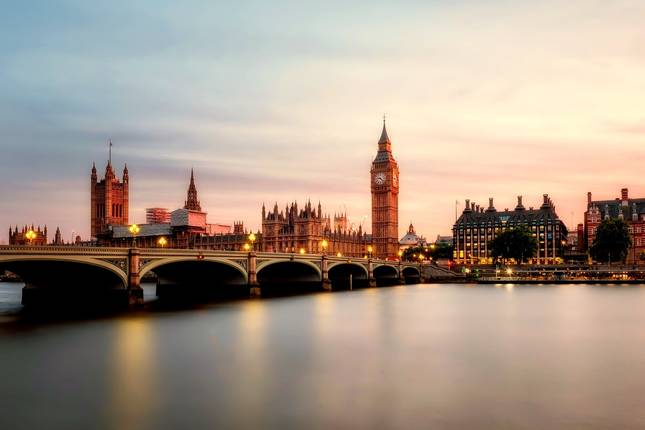 9 Days Paris to London Landmarks: Eiffel Tower, Louvre, Seine Cruise & Windsor