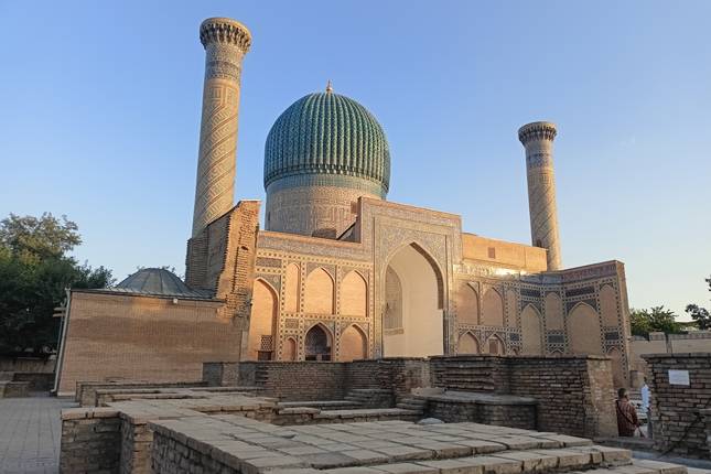 Uzbekistan: Silk Road in the Heart of the Orient