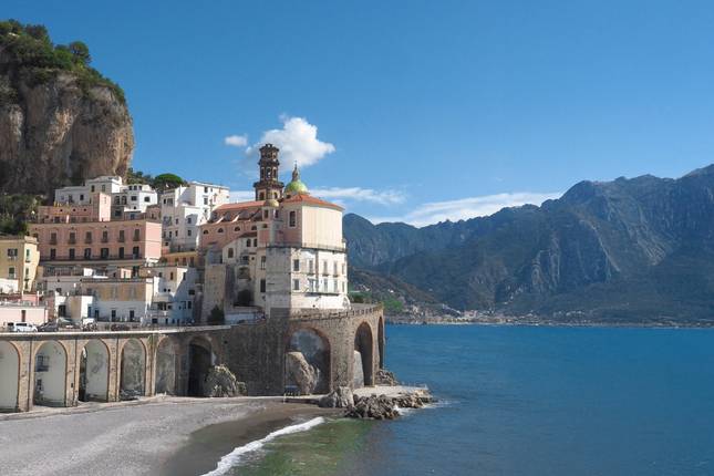 Das Beste aus Kampanien: Kulinarik in Neapel, das Flair von Amalfi und die Aussichten auf Capri