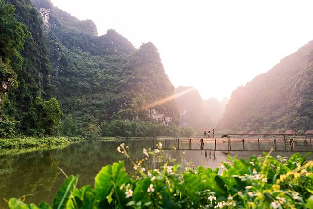 Vietnam Intro 12 Day