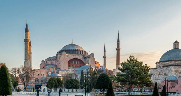 Hagia Sophia with minarets under a clear sky.