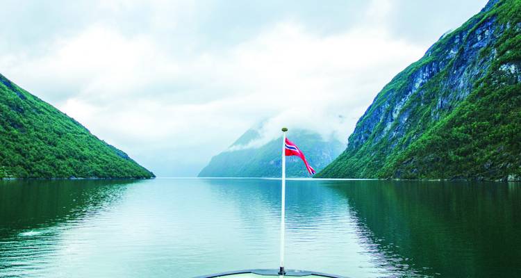 Scandinavia & Russia Plus (Start Berlin, End Warsaw, 23 Days) - Contiki