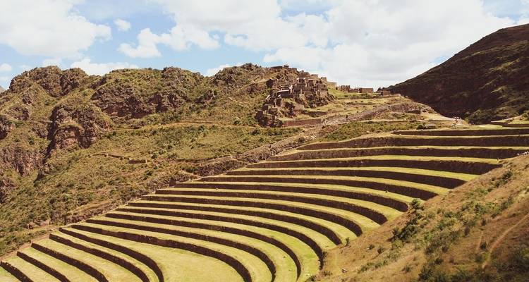 Terrazas antiguas en un sitio arqueológico.