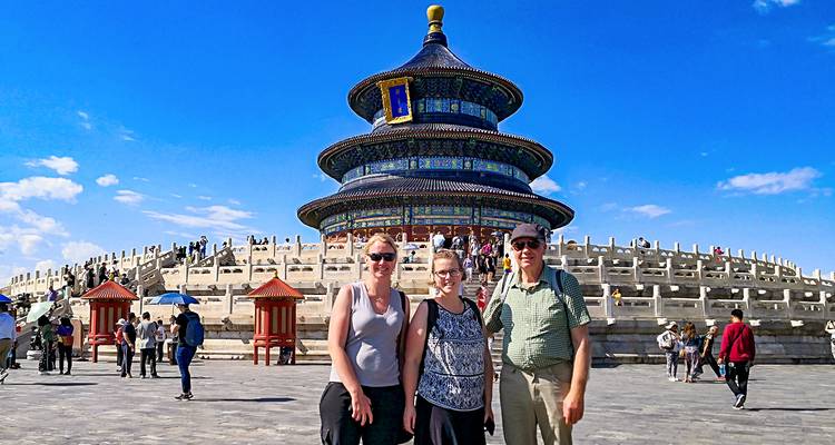 Family posing in front of the Temple of Heaven.