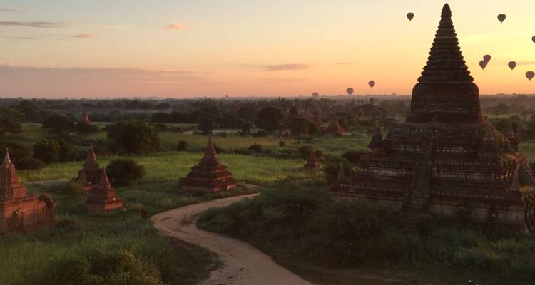 Travel to relax with Day cruise between Mandalay-Bagan - Green Wood Tourism Co.,Ltd