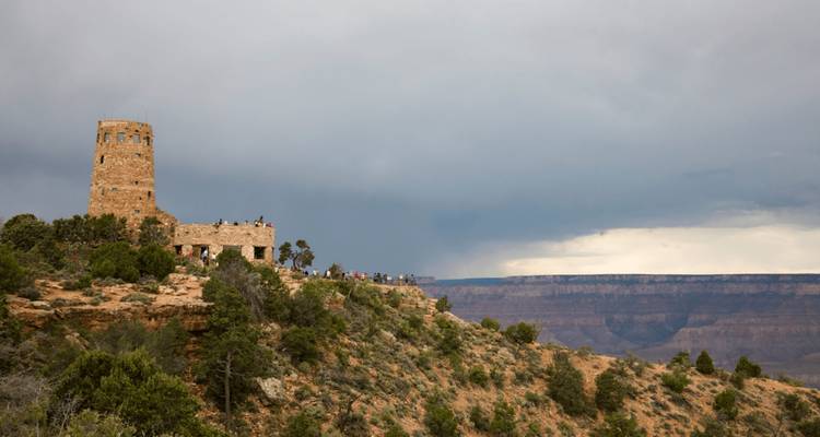 Torre de vigilancia en el borde del Gran Cañón