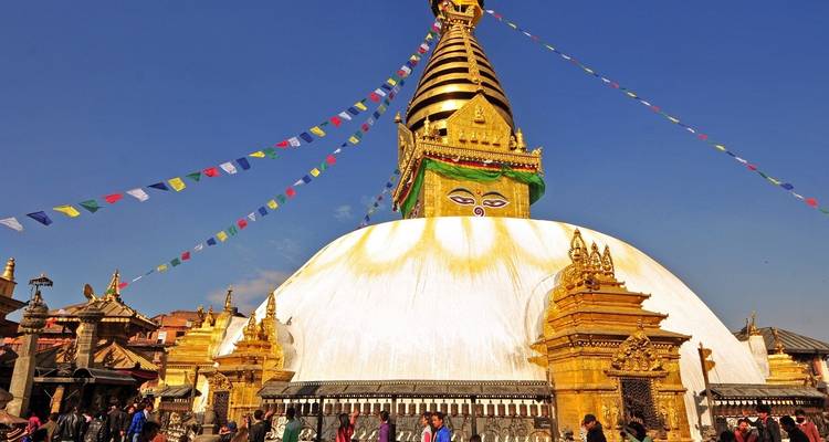 Swayambhunath-Stupa mit bunten Fahnen