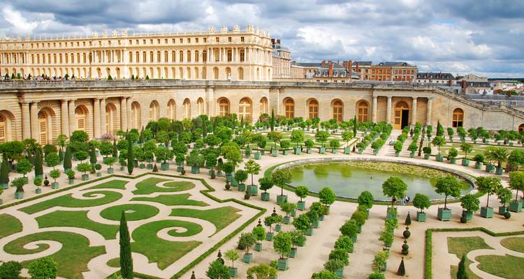 A Portrait of Majestic France (Bordeaux to Paris, 2019) - Uniworld Boutique River Cruise Collection