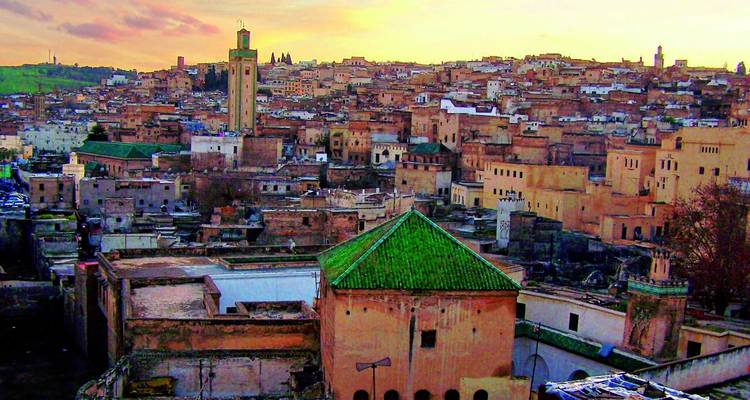 Vista panorámica de Fez al atardecer.