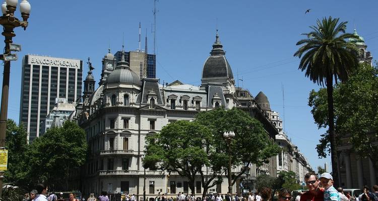 Busy street in Buenos Aires with historic architecture.