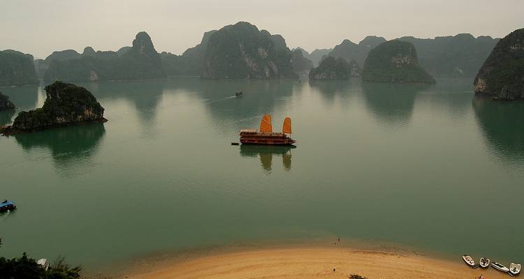 From the Mekong Delta to the Angkor Temples, Hanoi and Halong Bay (port-to-port cruise) - CroisiEurope River Cruises