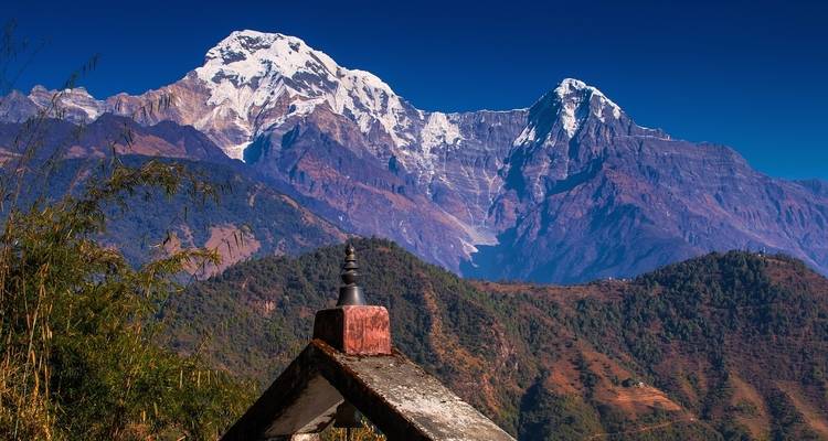 Berge mit klarem blauen Himmel, Annapurna-Gebirge.