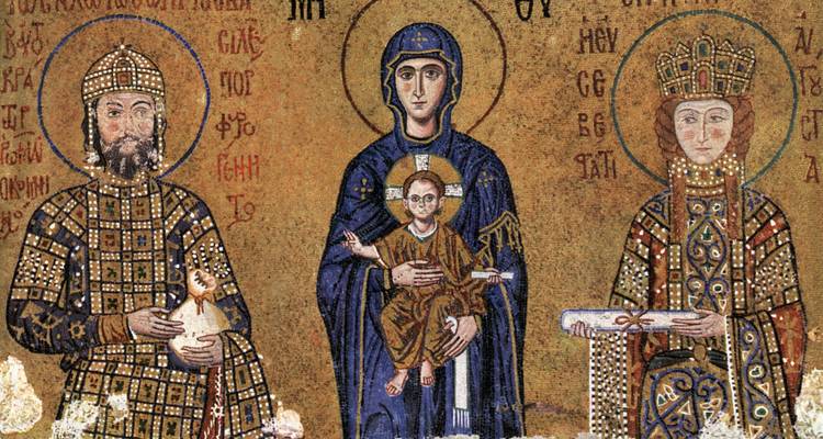 Eine detaillierte Mosaik mit religiösen Figuren dargestellt.