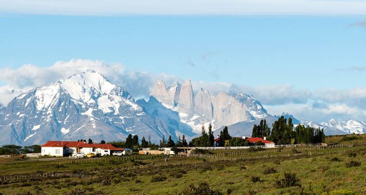 Vue panoramique du paysage montagneux de Torres del Paine.