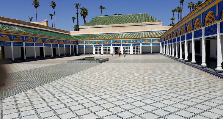 Der Innenhof des Bahia-Palastes mit kunstvollem Fliesenwerk.