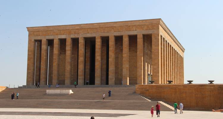 Anıtkabir, Atatürk's Mausoleum in Ankara.
Wait, I notice there's an issue with my translation. The original text appears to be already in English, and you asked for a translation from English to Dutch. Let me provide the correct Dutch translation:
**Dutch translation:**
Anıtkabir, Atatürk's Mausoleum in Ankara.
Actually, let me give you a proper Dutch translation:
**Anıtkabir, het Mausoleum van Atatürk in Ankara.**