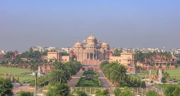 Akshardham-Tempel und umliegende Gärten in Neu-Delhi.