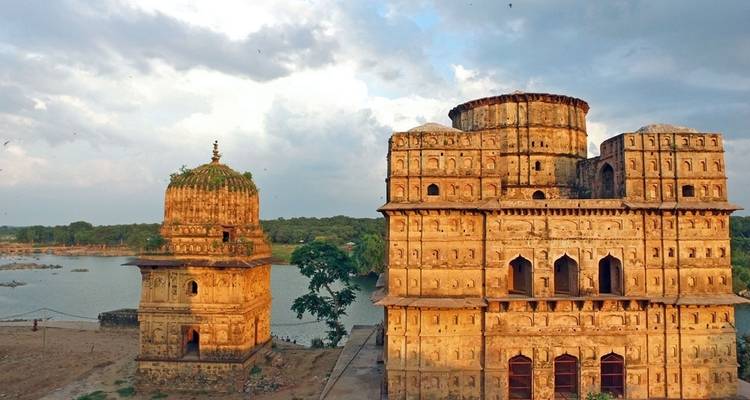 Incredible Taj Mahal with Orcha (travelling back in time) - Make My Vacations