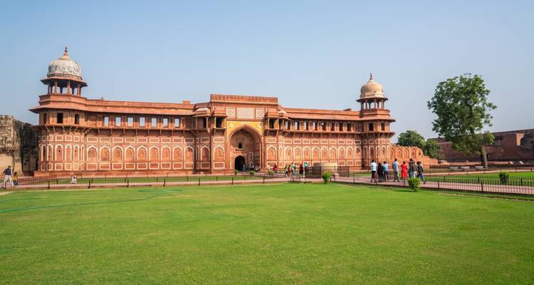 Red sandstone fort with a group of tourists.